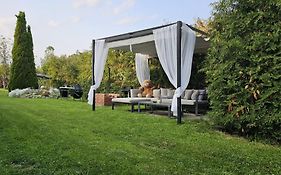 Verebes Cottage With Garden